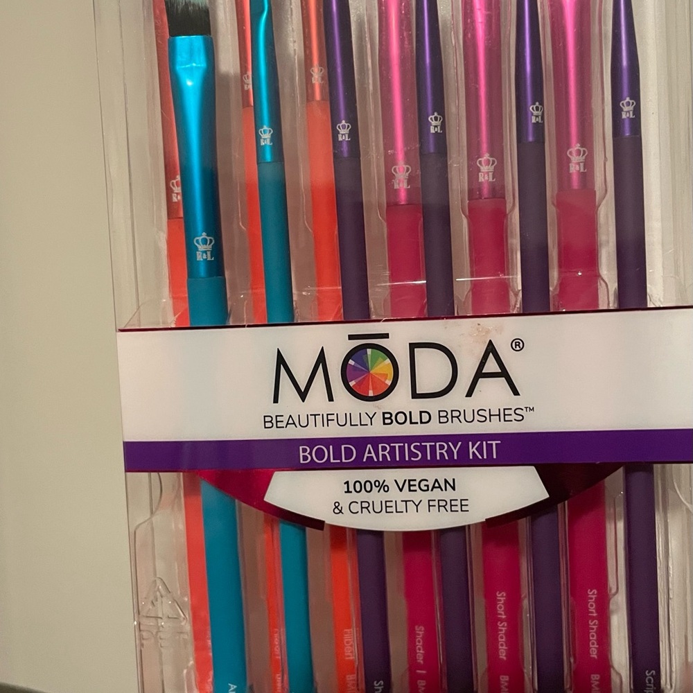 Different color, beautifully bold brushes, art kit, vegan friendly